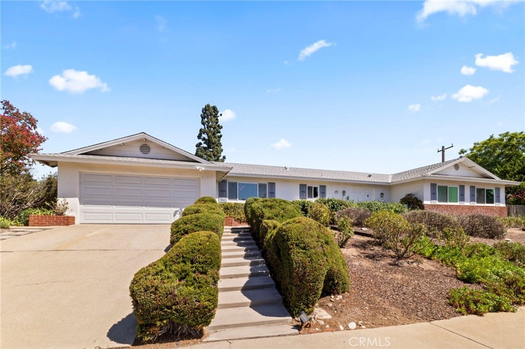 2306 La Sierra Way