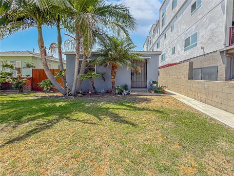Photo of 5459 Inglewood BLVD, Venice, CA 90230 (MLS # SR26176283)