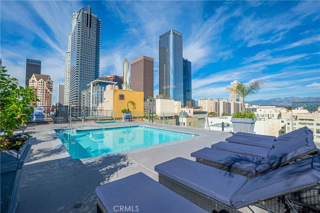 Photo of 312 W 5th St, Los Angeles, CA 90013 (MLS # OC26017308)