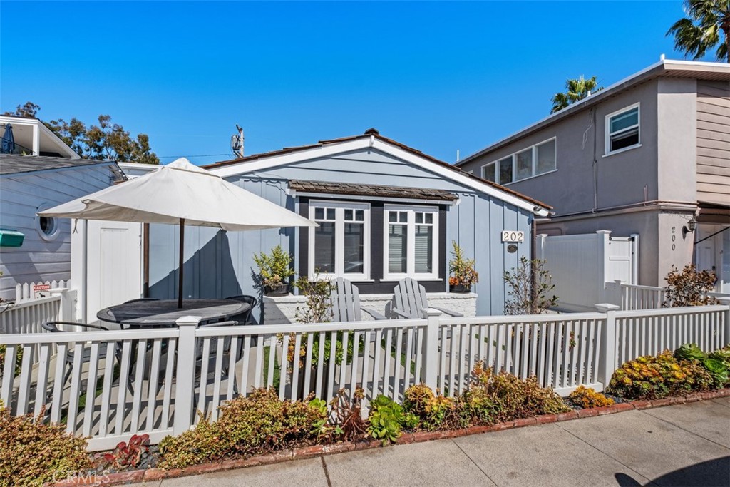 202 Onyx Avenue