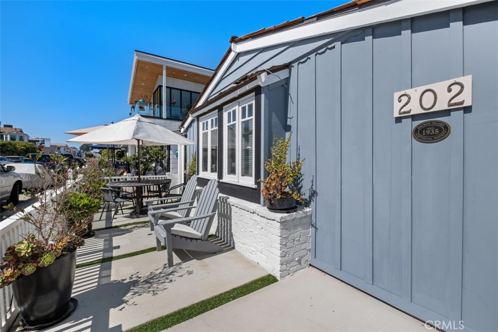 202 Onyx Avenue