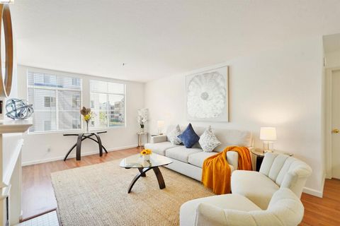 Photo of 535 Pierce St St #3301, Albany, CA 94706 (MLS # 41132957)