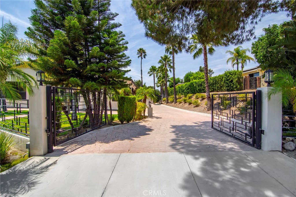 16940 Knollwood Drive