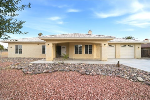 Photo of 20255 Rimrock Road, Apple Valley, CA 92307 (MLS # CV26175017)