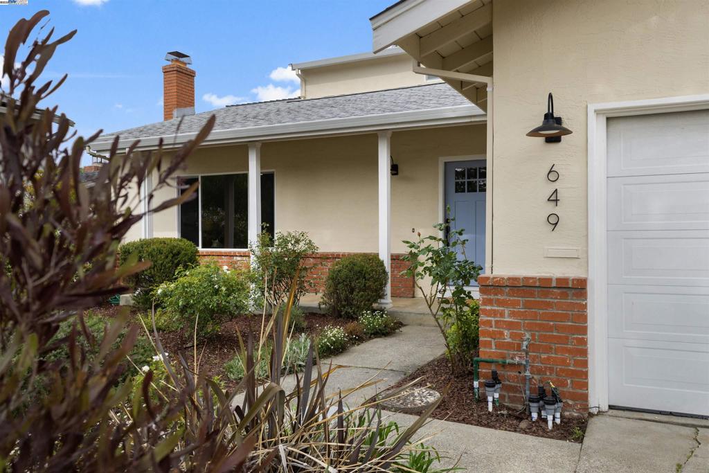 VIRGINIA HILLS - Residential