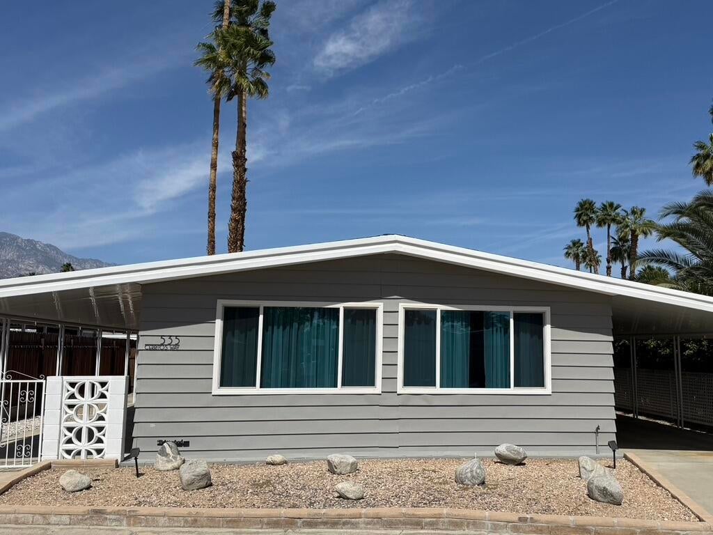 535 Cerritos Way