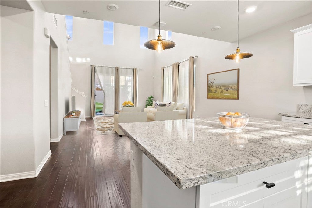 521 N Santa Paula