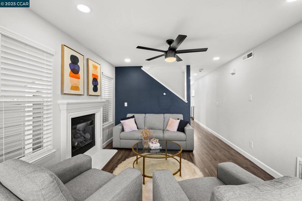 1627 Livingston Ln