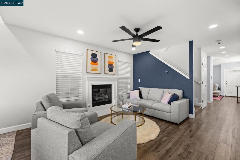 1627 Livingston Ln