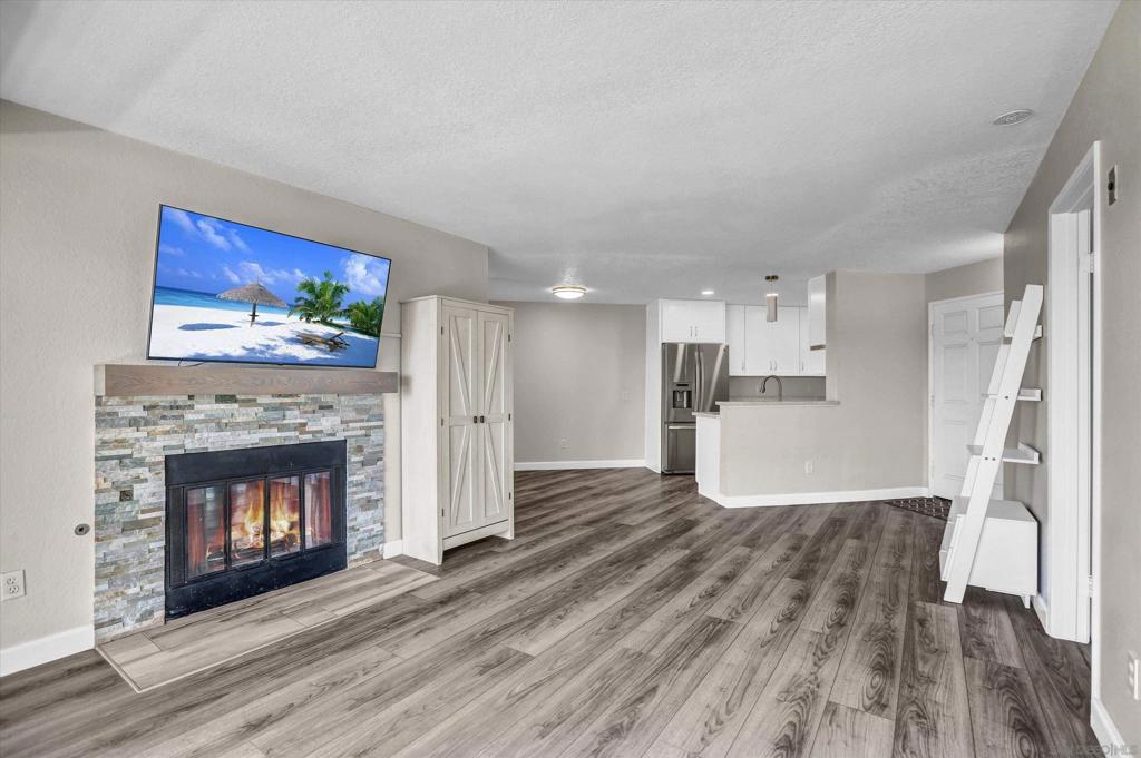 7027 Camino Degrazia 201