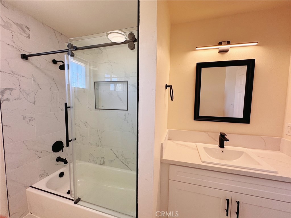 1226 W 66th Street