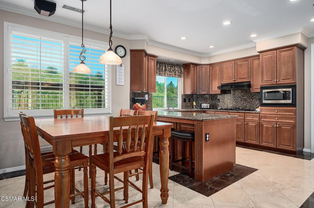 listing image 130729350542291230271