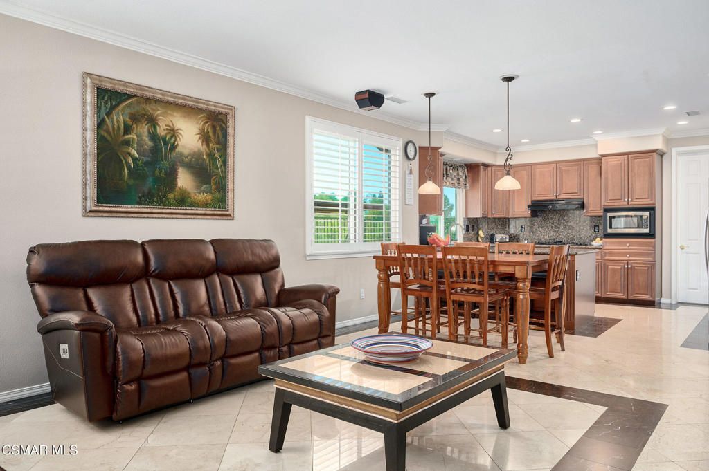 listing image 130726712392188981376