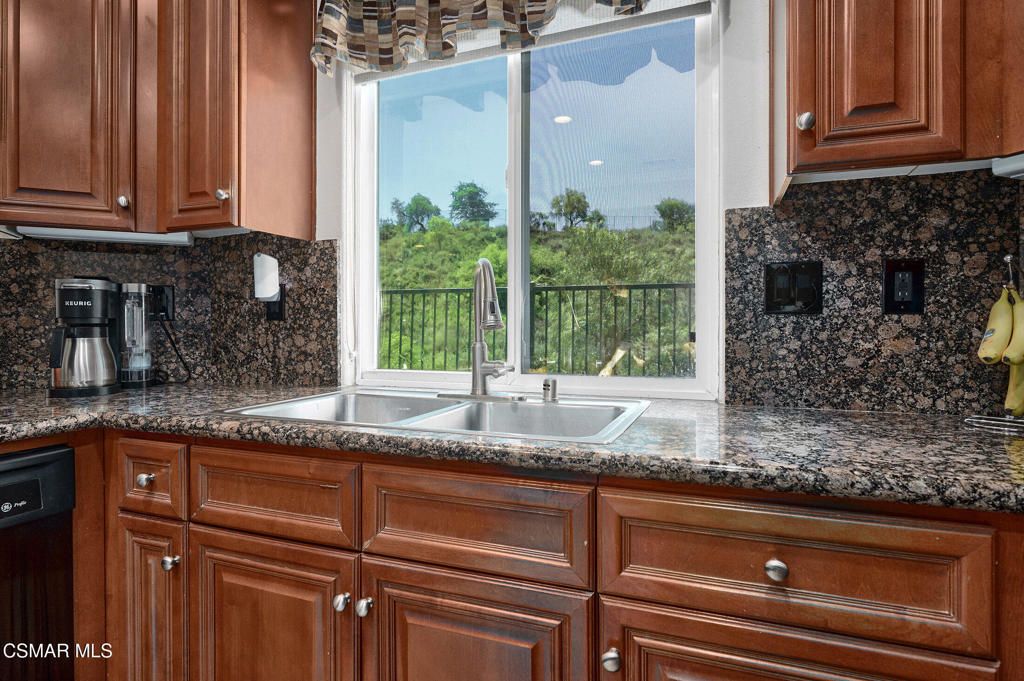 listing image 130727695692694738028