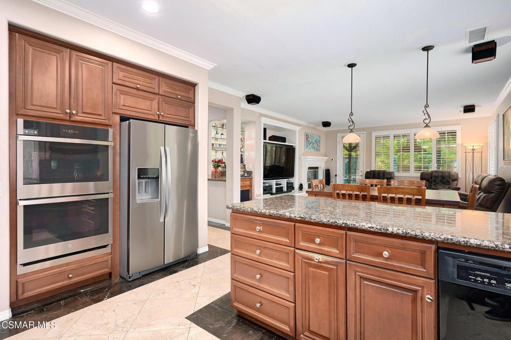 listing image 130720315165392182845