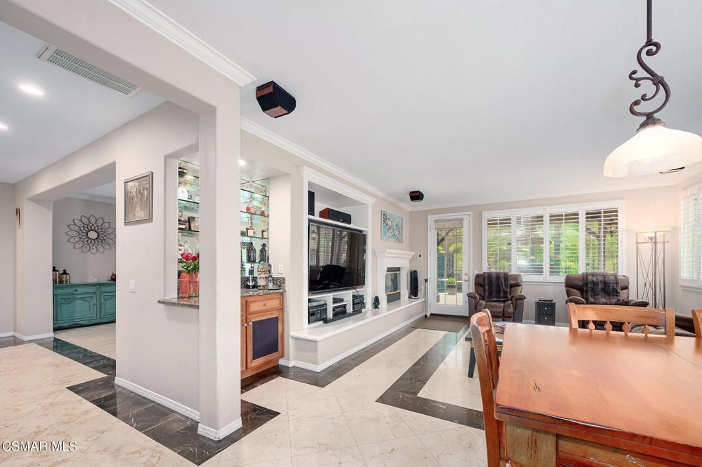 listing image 130725504280710999196
