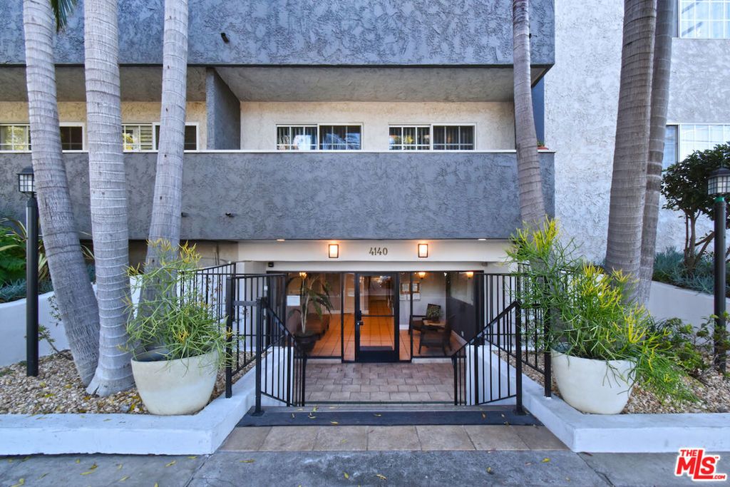 Photo of 4140 Warner Boulevard #302, Burbank, CA 91505 (MLS # 25613207)