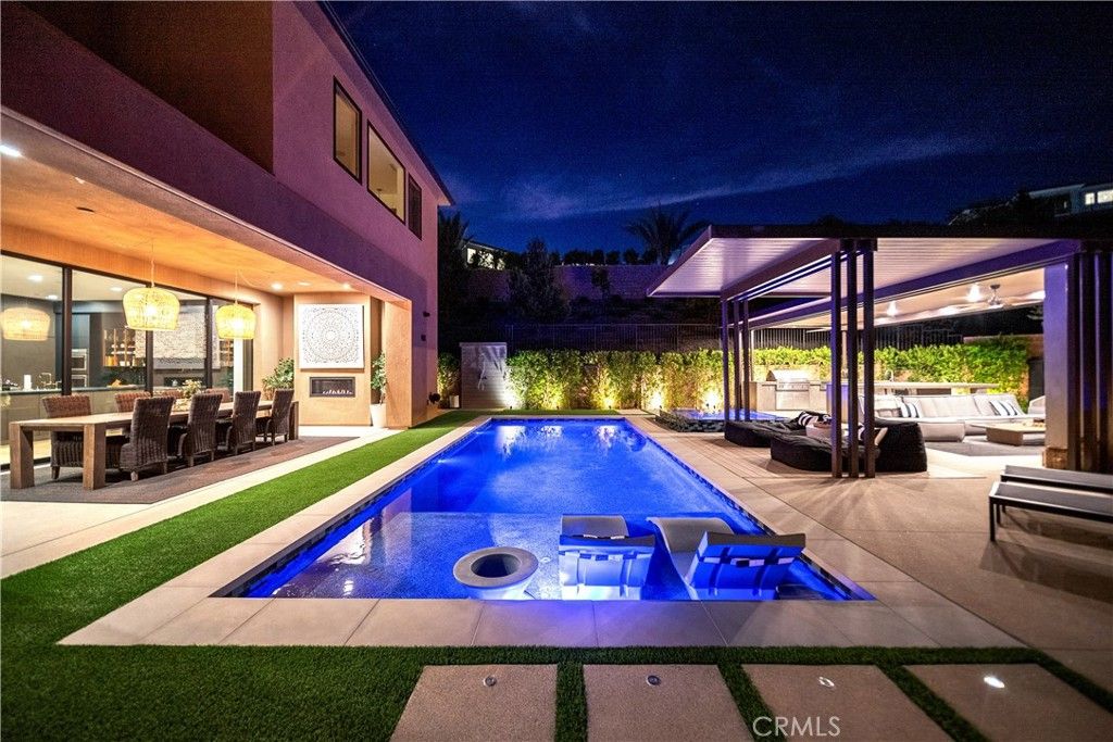 Photo of 20431 W Windsor Lane, Porter Ranch, CA 91326 (MLS # SR25258601)