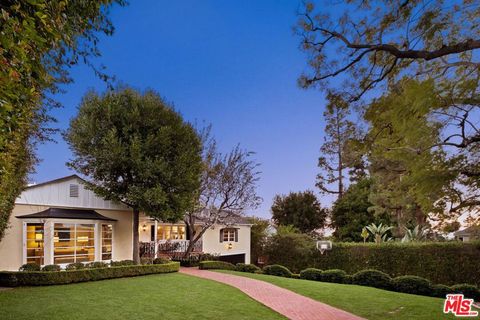 Photo of 1240 N Wetherly Drive, Los Angeles, CA 90069 (MLS # 26638229)