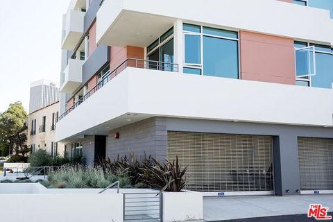 Photo of 938 S ORANGE GROVE Avenue #402, Los Angeles, CA 90036 (MLS # 26636095)