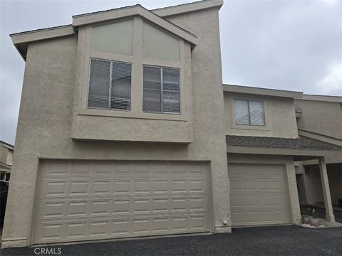 4782 James A Huntington Beach CA 92649