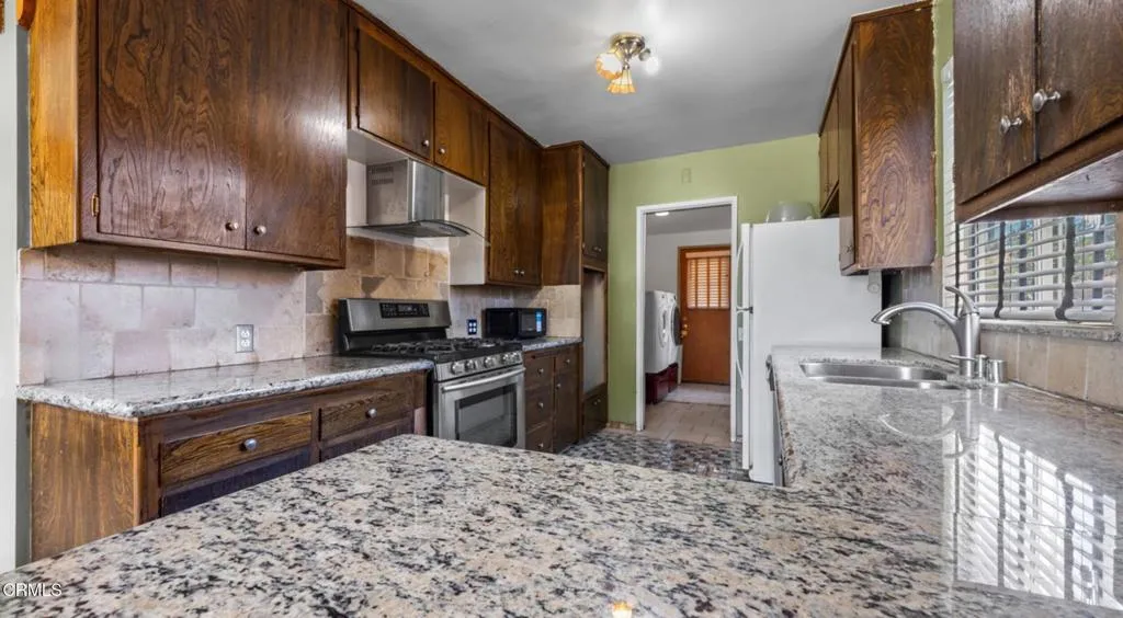 Altadena, California 91001, United States, 3 Bedrooms Bedrooms, ,2 BathroomsBathrooms,Residential,Active,162288