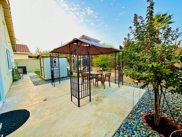 1139 East Elma