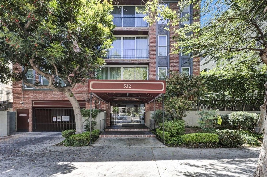 Photo of 532 N Rossmore Avenue #411, Los Angeles, CA 90004 (MLS # DW25234840)