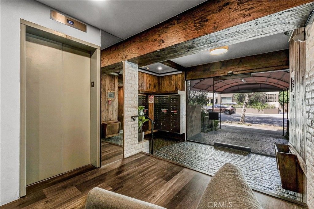 Photo of 532 N Rossmore Avenue #411, Los Angeles, CA 90004 (MLS # DW25234840)