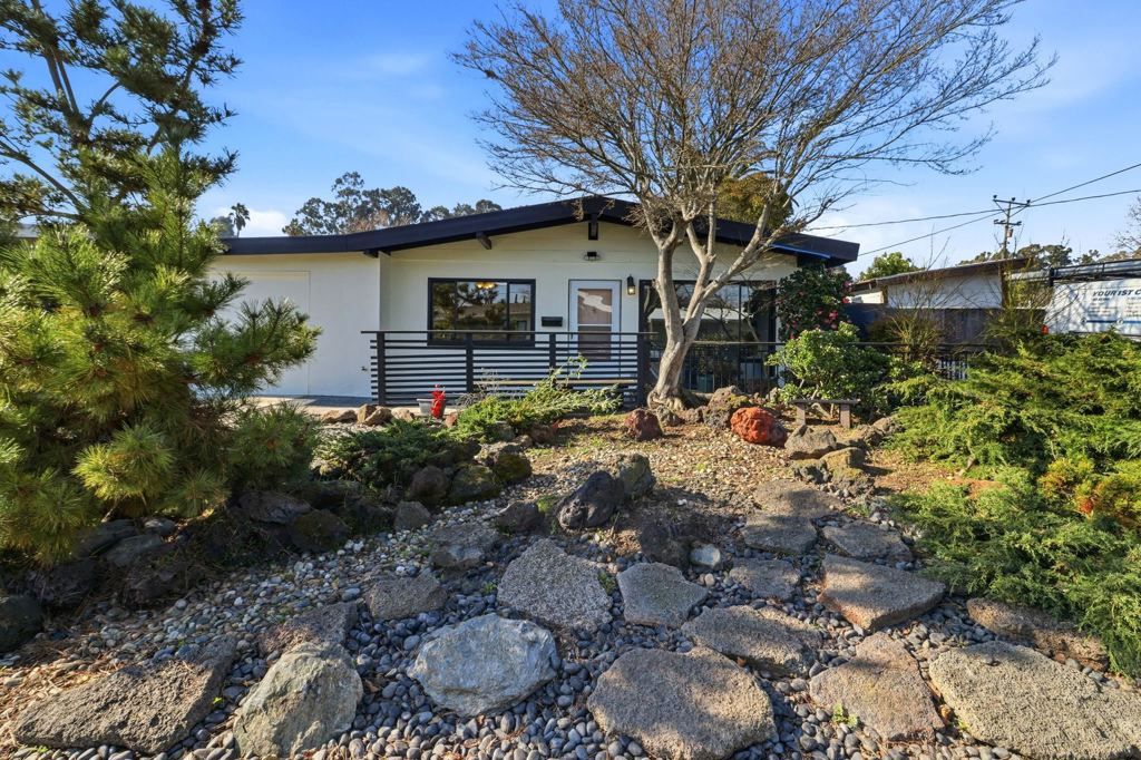 Photo of 280 Calais Dr Dr, Pinole, CA 94564 (MLS # 41123040)
