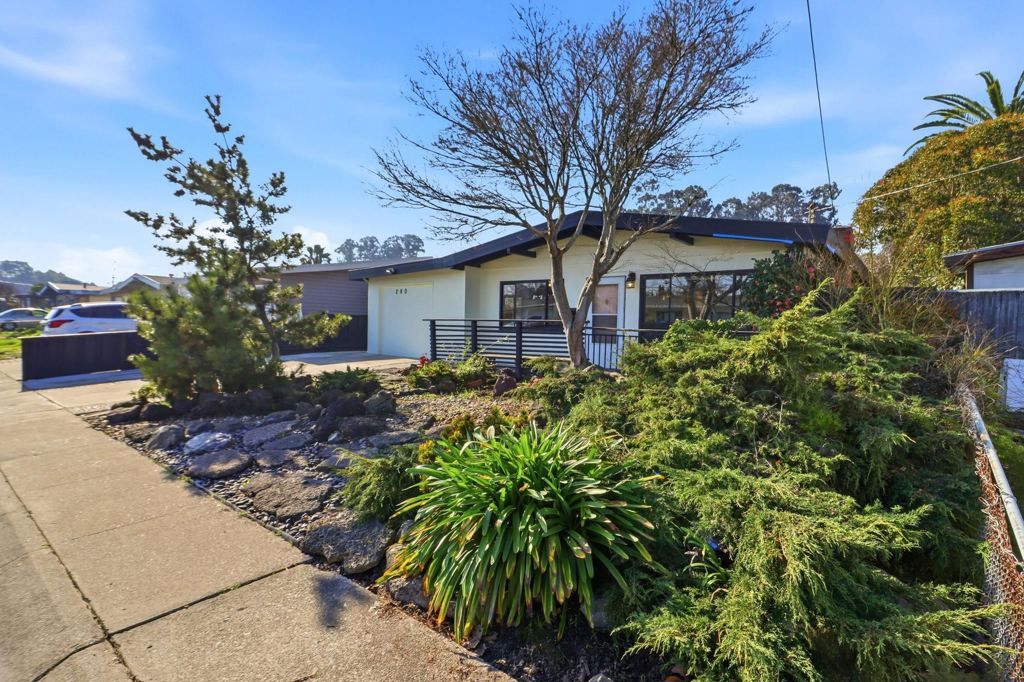 Photo of 280 Calais Dr Dr, Pinole, CA 94564 (MLS # 41123040)