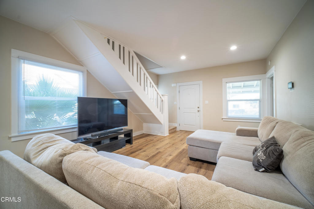 519 W 6th Street
