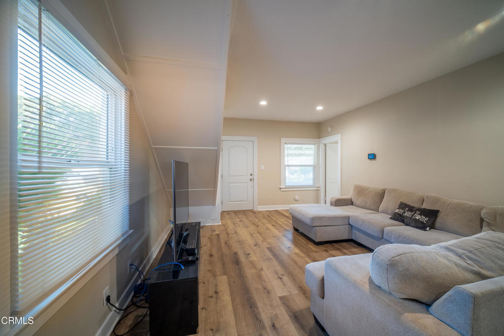 519 W 6th Street
