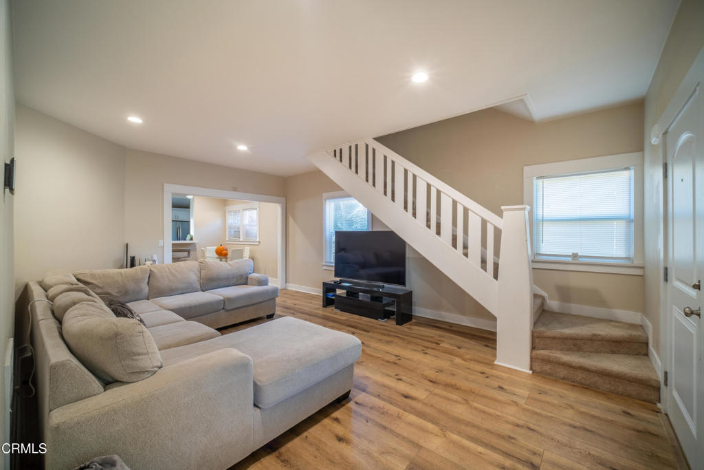519 W 6th Street