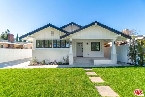 Photo of 123 N Harvard Boulevard, Los Angeles, CA 90004 (MLS # 25627119)