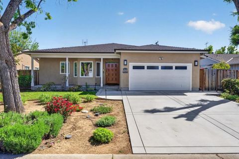 Photo of 18270 Baylor Avenue, Saratoga, CA 95070 (MLS # ML82044925)
