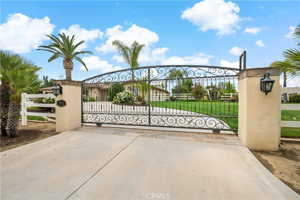 39415 Calle Anita