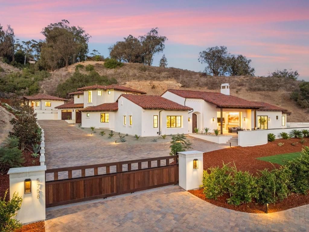 Photo of 5758 Las Palomas, Rancho Santa Fe, CA 92067 (MLS # 250041561SD)