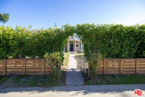 Photo of 4216 W Victory Boulevard, Burbank, CA 91505 (MLS # 26637399)