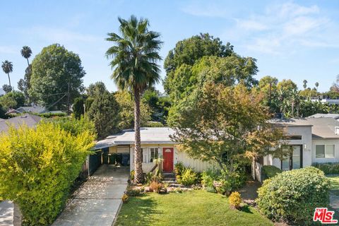 Photo of 5235 Lennox Avenue, Sherman Oaks, CA 91401 (MLS # 25616339)
