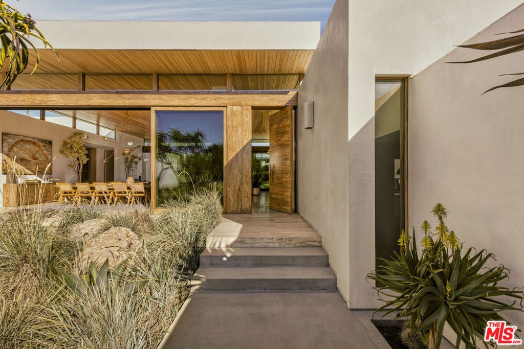 Photo of 28837 Selfridge Drive, Malibu, CA 90265 (MLS # 26832525)