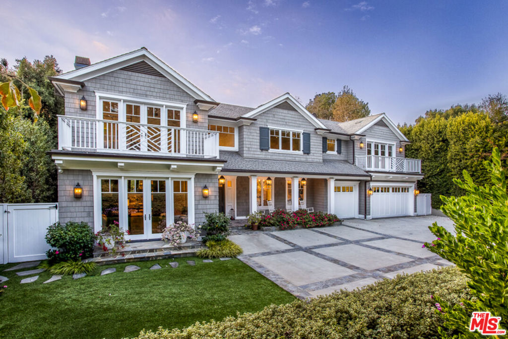 This elegant and private six bedroom, eight bathroom East Coast Traditional home developed by high-end developer, Mark Schwartz offers a combination of luxury, sophistication and privacy. Warm distressed walnut floors and stunning finishes throughout. The 7500 + square foot home boasts a large gourmet kitchen, butler's pantry, office, living room, dining room, family room, wine cellar and media room - overlooking the backyard. The second floor offers an upstairs family room, 4 en-suite bedrooms and an expansive master suite with sitting area and a spa-like master bath. The expansive grounds are complete with an outdoor fireplace, BBQ, Heated Pool & spa with automatic pool cover, covered trellis and plenty of yard space. Located i Brentwood Park.