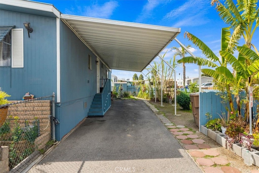 216 Vivian Lane