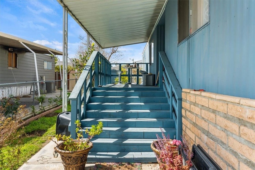 216 Vivian Lane