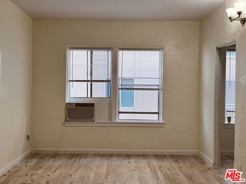 Photo of 920 S Hobart Blvd Blvd #409, Los Angeles, CA 90006 (MLS # 26661263)