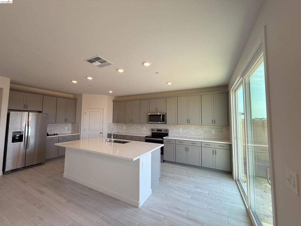613 Channel Cir.