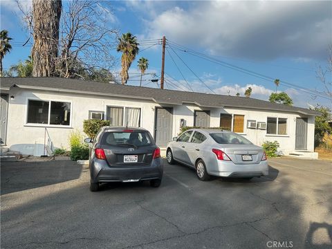 Photo of 413 GLEN Street, Riverside, CA 92507 (MLS # SW26039612)