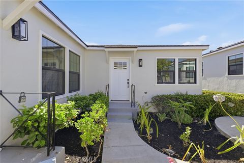 Photo of 1983 N Lake Avenue, Altadena, CA 91001 (MLS # SR26155896)