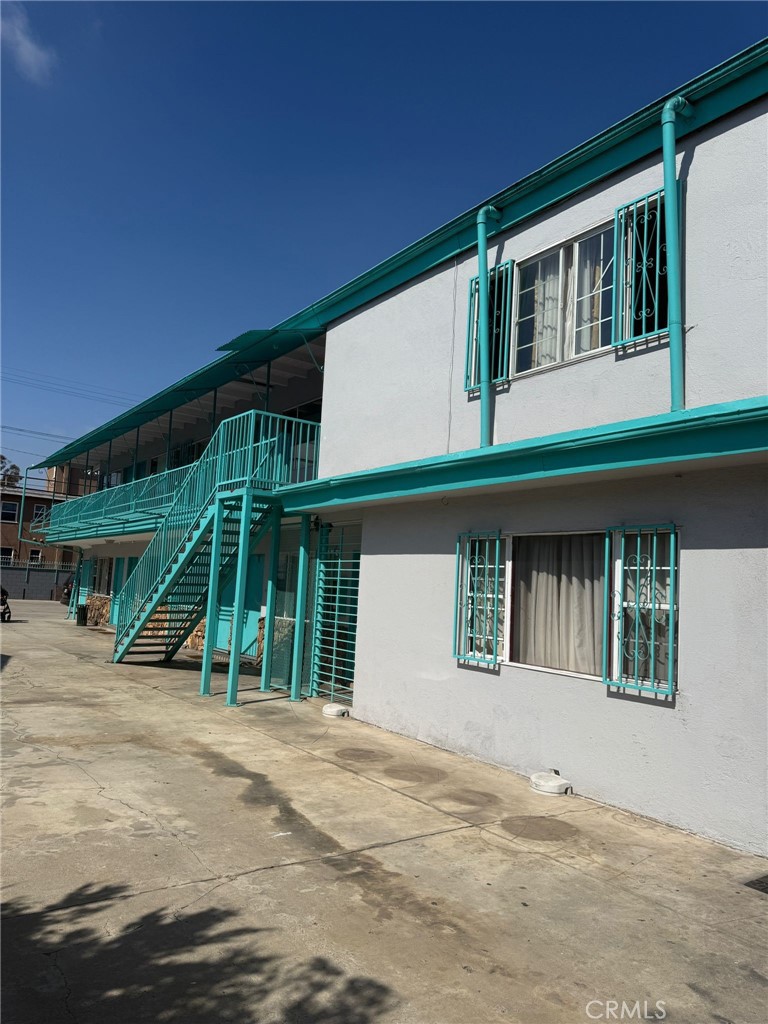 1047 1059 Pacific Avenue