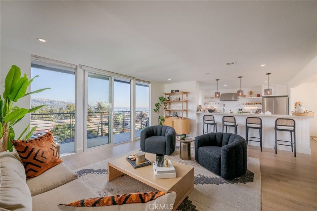 Photo of 274 Grandview St, Laguna Beach, CA 92651 (MLS # LG26017822)